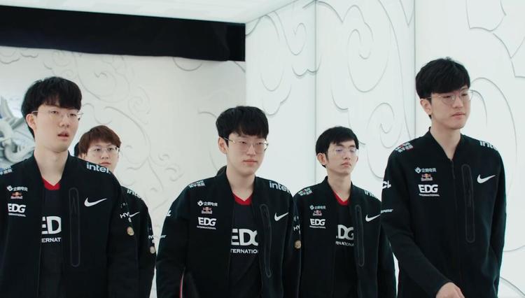 国人都对我 国人都对我