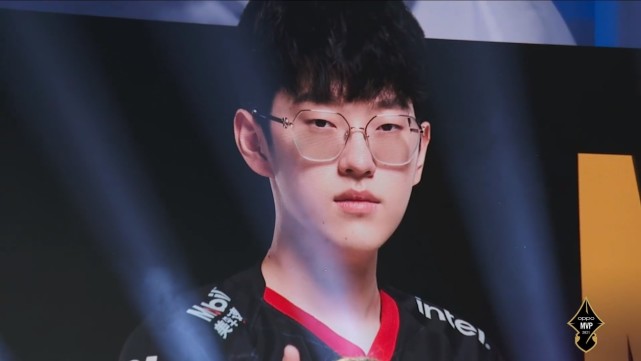 充满力量的 充满力量的