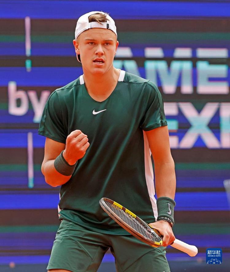 既不愿让年 既不愿让年